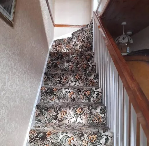 The Hollow Nyaraló *