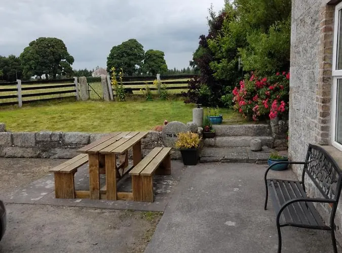 度假居 The Hollow